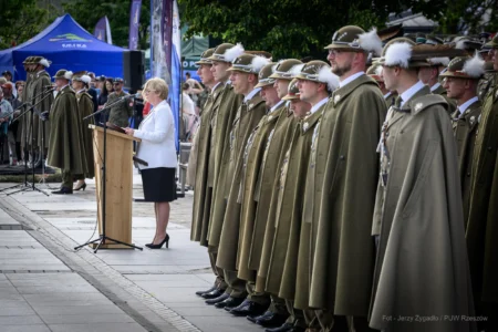 Zdjęcie przedstawia uczestników obchodów Święta 21 Brygady Strzelców Podhalańskich