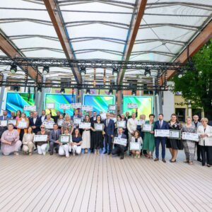 Zdjęcie przedstawia uczestników galu finałowej "Fundusz sołecki - najlepsza inicjatywa"