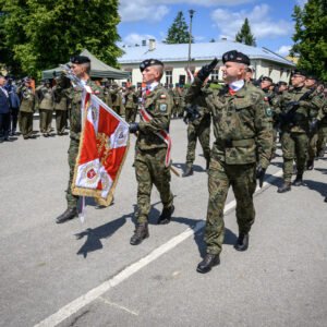 Zdjęcie przedstawia uczestników święta wojsk pancernych i zmechanizowanych