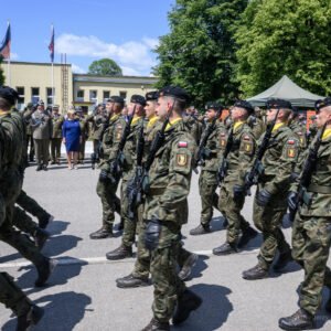 Zdjęcie przedstawia uczestników święta wojsk pancernych i zmechanizowanych
