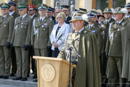 Zdjęcie przedstawia uczestników obchodów Święta 21 Brygady Strzelców Podhalańskich