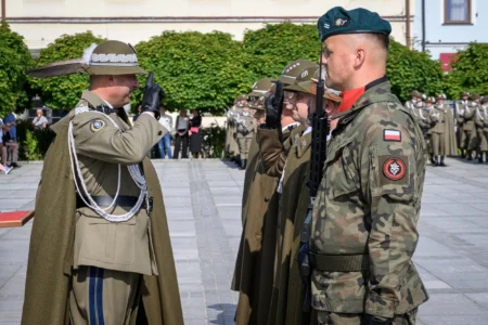 Zdjęcie przedstawia uczestników obchodów Święta 21 Brygady Strzelców Podhalańskich