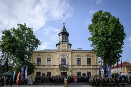 Zdjęcie przedstawia uczestników obchodów Święta 21 Brygady Strzelców Podhalańskich