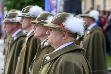 Zdjęcie przedstawia uczestników obchodów Święta 21 Brygady Strzelców Podhalańskich