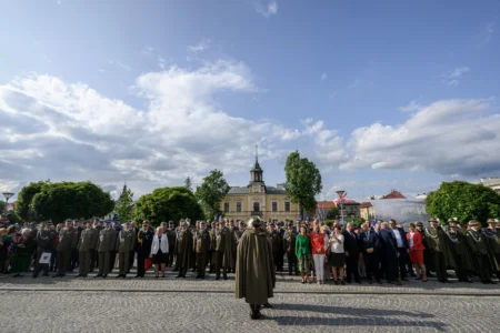 Zdjęcie przedstawia uczestników obchodów Święta 21 Brygady Strzelców Podhalańskich