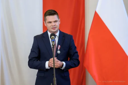 Zdjęcie przedstawia uczestników uroczystości wręczenia odznaczeń państwowych