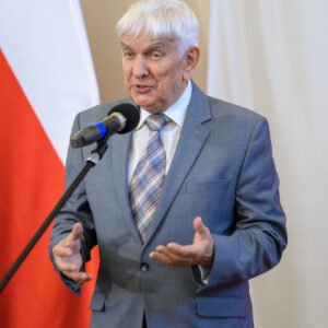 Zdjęcie przedstawia uczestników uroczystości wręczenia odznaczeń państwowych