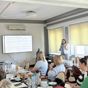 Zdjęcie przedstawia uczestników spotkania z powiatowymi zespołami do spraw orzekania o niepełnosprawności