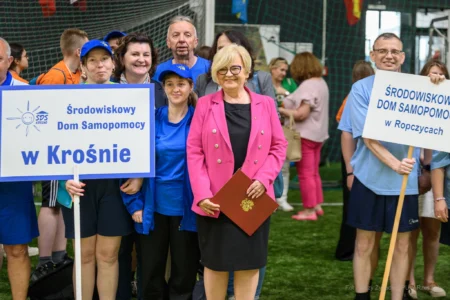 Zdjęcie przedstawia uczestników Spartakiady Środowiskowych Domów Samopomocy