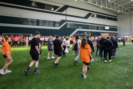 Zdjęcie przedstawia uczestników Spartakiady Środowiskowych Domów Samopomocy