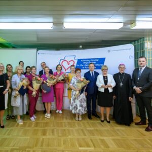 Zdjęcie przedstawia uczestników uroczystości w szpitalu nr 2 w Rzeszowie