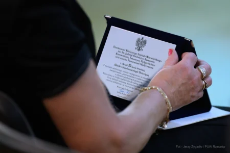 Zdjęcie rpzedstawia grawerton