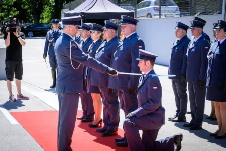 Zdjęcie przedstawia uczestników uroczystości z okazji Święta Służby Więziennej