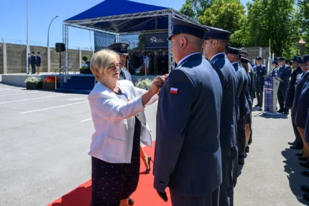 Zdjęcie przedstawia uczestników uroczystości z okazji Święta Służby Więziennej