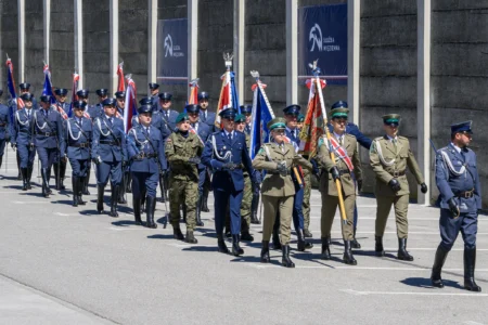 Zdjęcie przedstawia uczestników uroczystości z okazji Święta Służby Więziennej