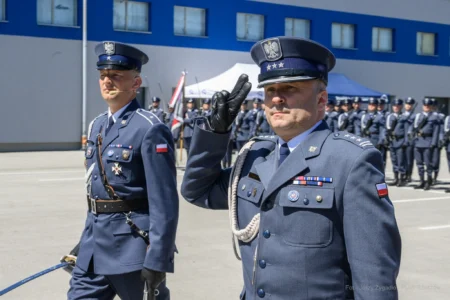 Zdjęcie przedstawia uczestników uroczystości z okazji Święta Służby Więziennej