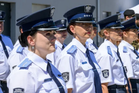 Zdjęcie przedstawia uczestników uroczystości z okazji Święta Służby Więziennej