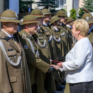 Zdjęcie przedstawia uczestników obchodów Sita Wojska Polskiego w Rzeszowie