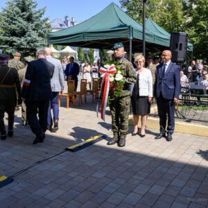 Zdjęcie przedstawia uczestników obchodów Sita Wojska Polskiego w Rzeszowie
