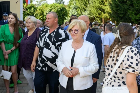 Zdjęcie przedstawia uczestników uroczystości Święta Wojska Polskiego