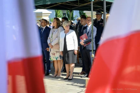 Zdjęcie przedstawia uczestników uroczystości Święta Wojska Polskiego