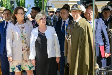 Zdjęcie przedstawia uczestników uroczystości Święta Wojska Polskiego
