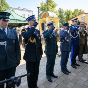 Zdjęcie przedstawia uczestników obchodów Sita Wojska Polskiego w Rzeszowie