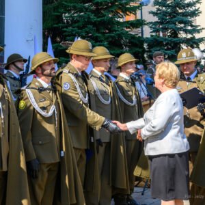 Zdjęcie przedstawia uczestników obchodów Sita Wojska Polskiego w Rzeszowie