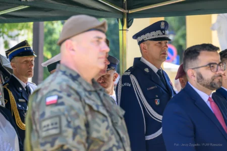 Zdjęcie przedstawia uczestników uroczystości Święta Wojska Polskiego