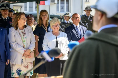 Zdjęcie przedstawia uczestników uroczystości Święta Wojska Polskiego