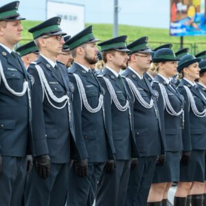 Zdjęcie przedstawia uczestników uroczystości przekazania skanerów RTG