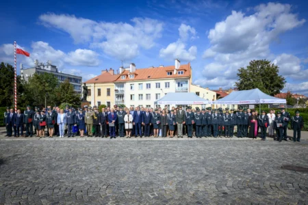 Zdjęcie przedstawia uczestników obchodów Dnia Krajowej Administracji Skarbowej
