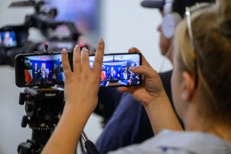 Zdjęcie przedstawia uczestników konferencji prasowej w urzędzie wojewódzkim