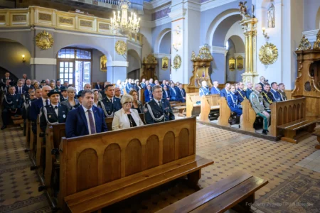 Zdjęcie przedstawia uczestników obchodów Dnia Krajowej Administracji Skarbowej