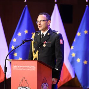 Zdjęcie przedstawia uczestników jubileuszu 75 lecia Komendy Wojewódzkiej PSP