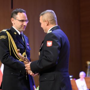 Zdjęcie przedstawia uczestników jubileuszu 75 lecia Komendy Wojewódzkiej PSP