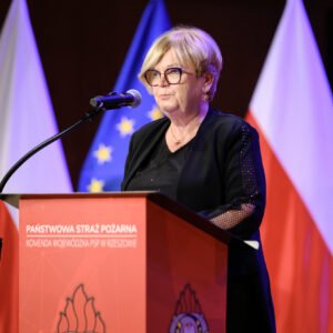 Zdjęcie przedstawia uczestników jubileuszu 75 lecia Komendy Wojewódzkiej PSP