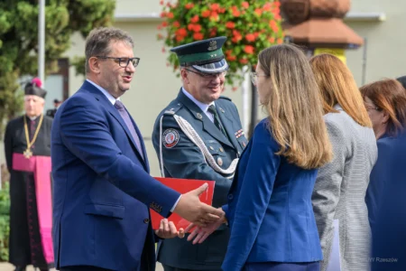 Zdjęcie przedstawia uczestników obchodów Dnia Krajowej Administracji Skarbowej