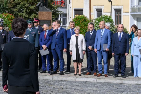 Zdjęcie przedstawia uczestników obchodów Dnia Krajowej Administracji Skarbowej