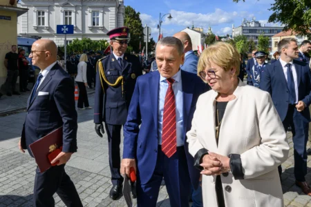 Zdjęcie przedstawia uczestników obchodów Dnia Krajowej Administracji Skarbowej