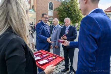 Zdjęcie przedstawia uczestników obchodów Dnia Krajowej Administracji Skarbowej