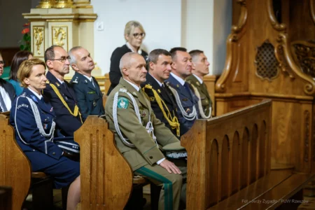 Zdjęcie przedstawia uczestników obchodów Dnia Krajowej Administracji Skarbowej