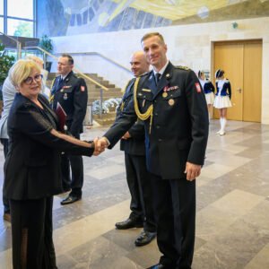 Zdjęcie przedstawia uczestników jubileuszu 75 lecia Komendy Wojewódzkiej PSP