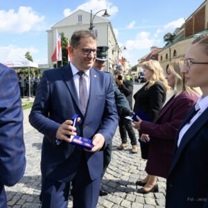 Zdjęcie przedstawia uczestników obchodów Dnia Krajowej Administracji Skarbowej