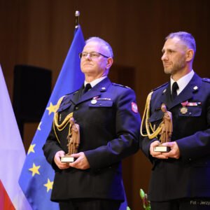 Zdjęcie przedstawia uczestników jubileuszu 75 lecia Komendy Wojewódzkiej PSP