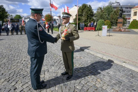Zdjęcie przedstawia uczestników obchodów Dnia Krajowej Administracji Skarbowej
