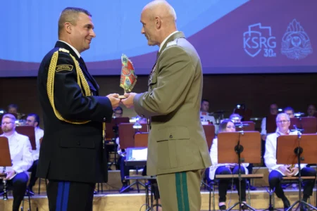 Zdjęcie przedstawia uczestników jubileuszu 75 lecia Komendy Wojewódzkiej PSP