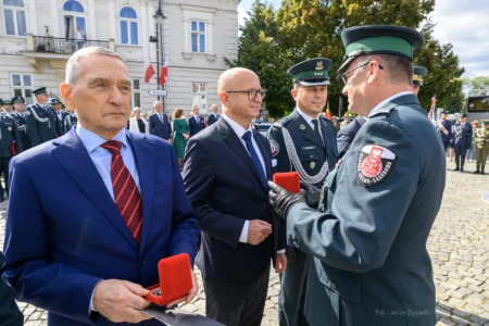 Zdjęcie przedstawia uczestników obchodów Dnia Krajowej Administracji Skarbowej
