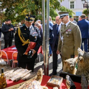 Zdjęcie przedstawia uczestników obchodów Dnia Krajowej Administracji Skarbowej