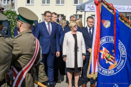 Zdjęcie przedstawia uczestników obchodów Dnia Krajowej Administracji Skarbowej